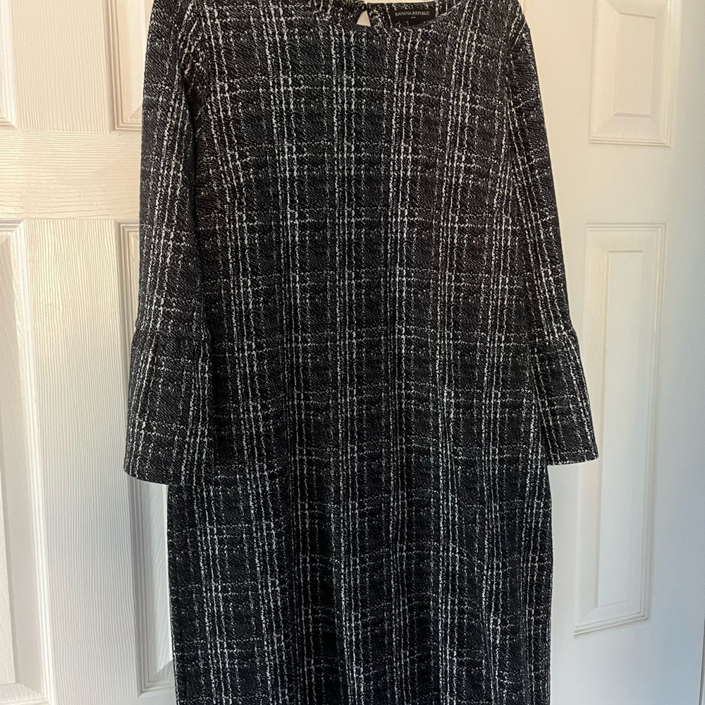 Banana republic dress with flare sleeves